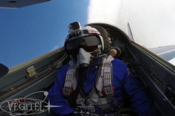 Fly amazing fighter jet to get inexpressible feelings